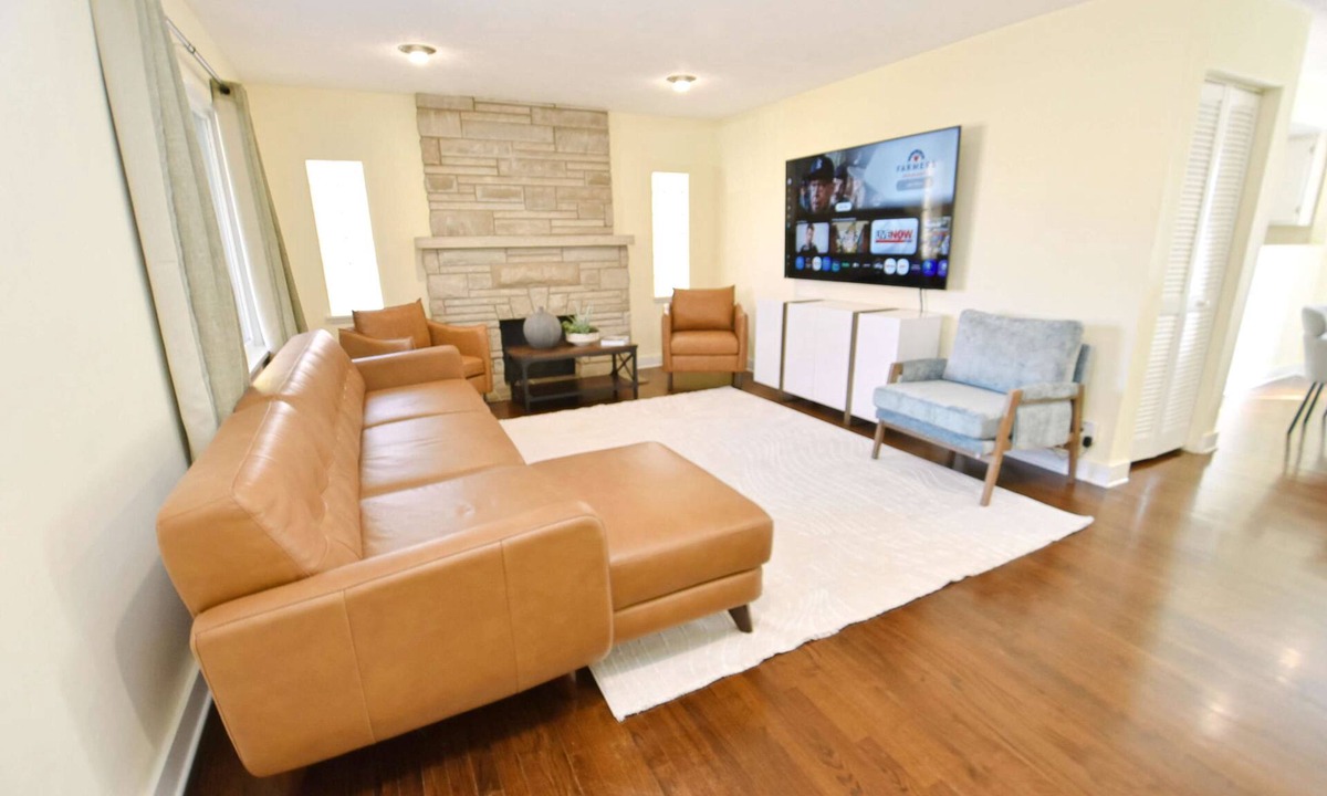 Harters Heights House | Walkable to Notre Dame! Cozy 2 bedroom home(426)