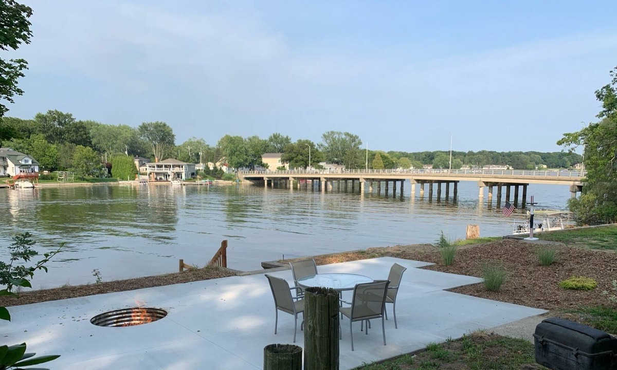 Spring Lake Cottage | WATERFRONT Black Bayou House