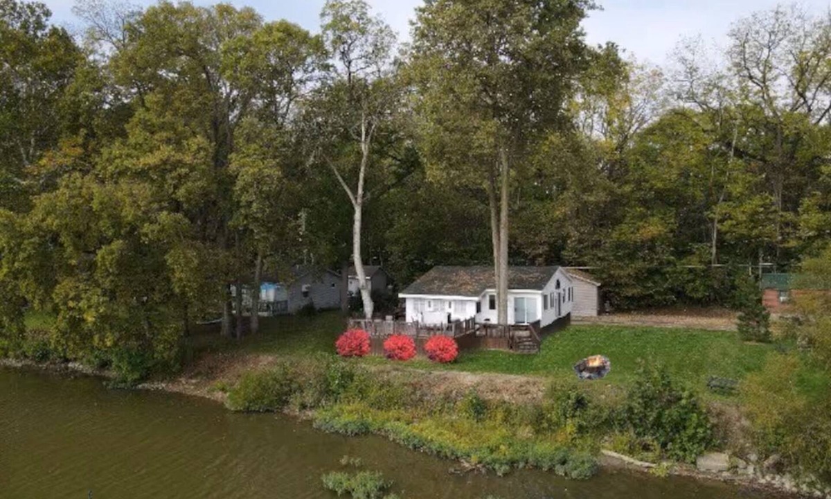 Colton Cabin | Waterfront Cottage - Hot Tub - Kayaks - Canoes - Bikes - 2 Bedrooms - Sleeps 8!