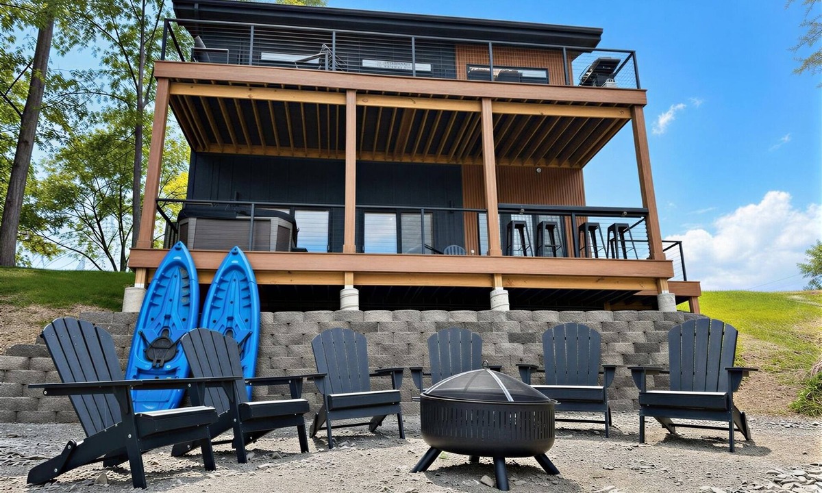 Cadiz House | Waterfront Luxury - Hot Tub, Game Room, Kayaks, Best View