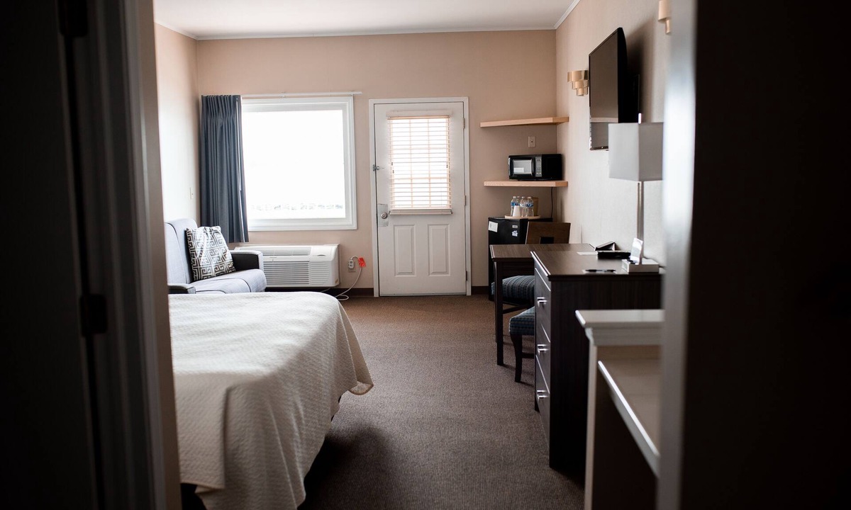 Celina Hotel | West Bank Inn
