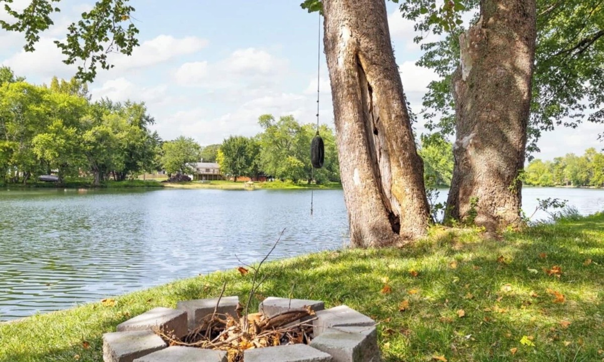 Noblesville House | White River Hideaway Waterfront Fun & Relaxing Views