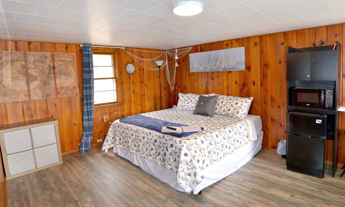 Whitehall Hotel | Whitehall Cottages Boutique Motel - King Bed
