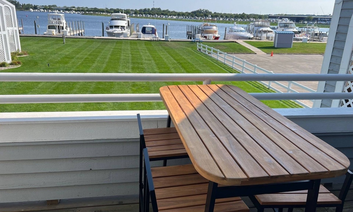 Spring Lake Condo | Wonderful 3 Bedroom Condo in Beautiful Spring Lake, On the River