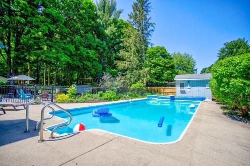 Macatawa House | Woodcliff Cottage with Heated Private Pool-Family Friendly
