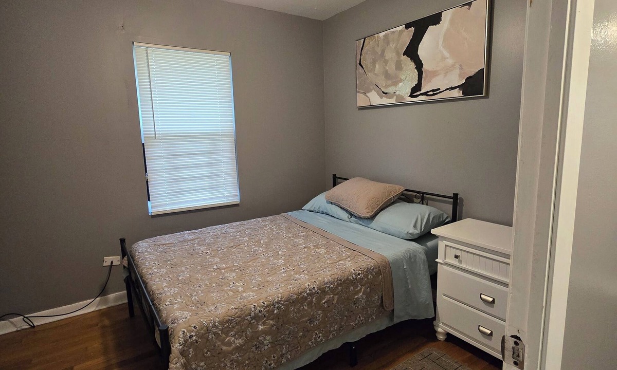Sauk Village House | Your Home Away From Home in Sauk Village