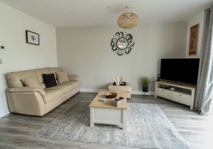 Cabin ∙ 2 bedrooms ∙ 4 guests in Llanfair-Mathafarn-Eithaf