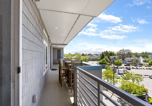 NEAR DOWNTOWN SPACIOUS CONDO 4 BEDROOMS - 3 FULL BATHROOMS - PRIVATE BALCONIES