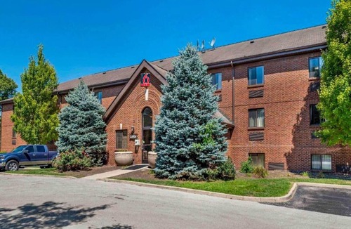 Indianapolis Apartment | 1 Queen Bed | Suite, Non-Smoking, Kitchen
