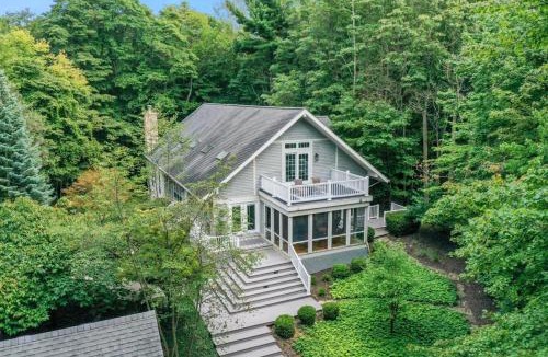 Fennville House | 100 private beach frontage on LK MI Hot tub