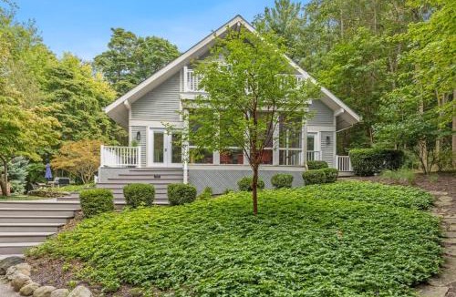 Fennville House | 100 private beach frontage on LK MI Hot tub
