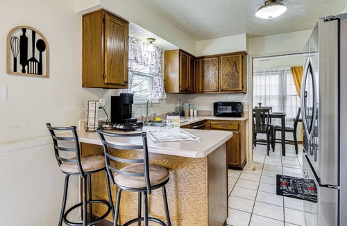 Acton House | 14 Mi to Lucas Oil Stadium: Fire Pit & Grill!