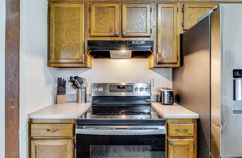 Acton House | 14 Mi to Lucas Oil Stadium: Fire Pit & Grill!