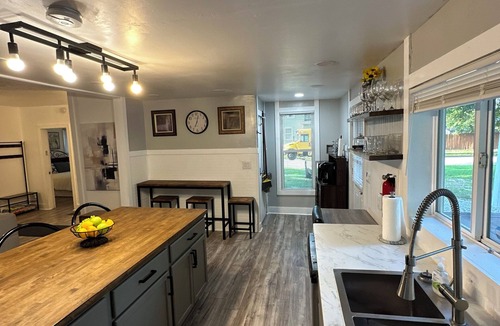 Niles House | 15 mins to Notre Dame; visit The Cozy Blue Haven in Niles, MI