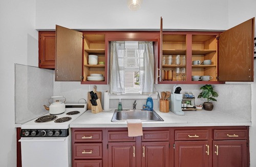 Maumee House | 1br apt- heart of Uptown Maumee w/fiber Wifi! #2
