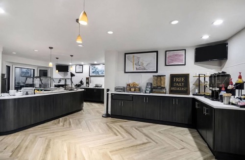 Maumee Apartment | 1BR King Suite | Sofa Bed & Free Breakfast