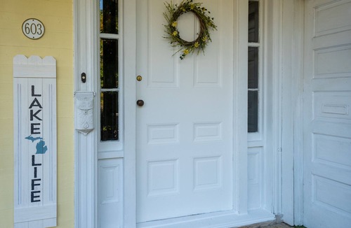 Saint Joseph House | 2 bdr historic house located one block/walking distance to downtown St. Joe!