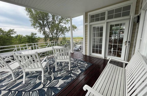 Michigan City Condo | 2-bedroom condo with WiFi, indoor pool, hot tub in delightful Michigan City