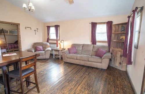 Attica House | 2 Bedroom Efficiency Luxury Cabin