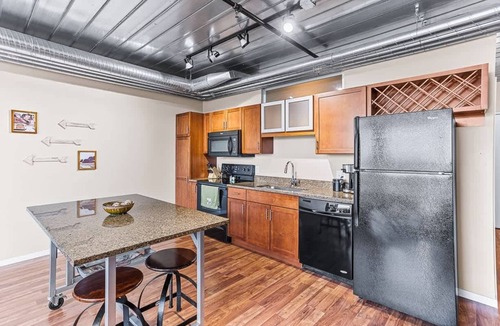 Old West Side Apartment | 2 Combined Apartments near Kerrytown Concert House