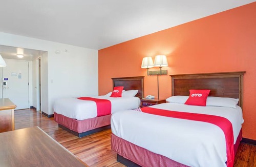 Muskegon Heights Hotel | 2 Great-Value Rooms Close to Kruse Park Dog Beach – Ideal for Rest & Relaxation