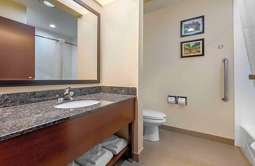 Lafayette Hotel | 2-Star Hotel ∙ Comfort Suites Lafayette University Area