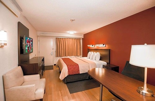 Benton Harbor Hotel | 2-Star Hotel ∙ Red Roof Inn Benton Harbor - St. Joseph