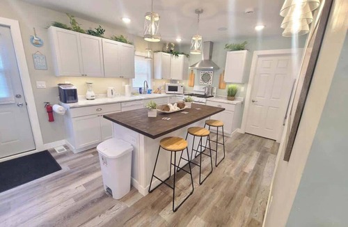 Portage House | 2023 Built Lake Home w/beach, arcade & huge deck