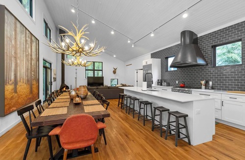 Shorewood-Tower Hills-Harbert House | (2027 NOW OPEN!) Sawyer Stunner With Hot Tub, Sauna & Close To Beach!