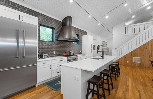 Shorewood-Tower Hills-Harbert House | (2027 NOW OPEN!) Sawyer Stunner With Hot Tub, Sauna & Close To Beach!