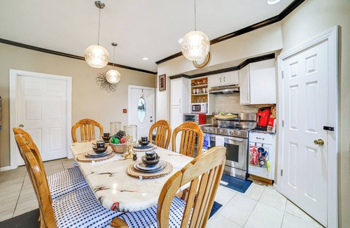 Green Acres House | 2BR Unit Near Indiana Dunes: 1 Hr to Chicago!