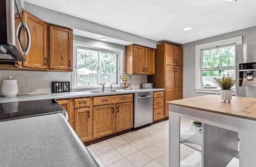 Beechwood House | 3 Bed - Outdoor living with hot tub near beaches