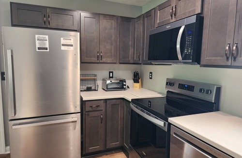 Brownsburg House | 3-bedroom house in Town of Brownsburg. Close to Shopping, Restaurants, Parks.
