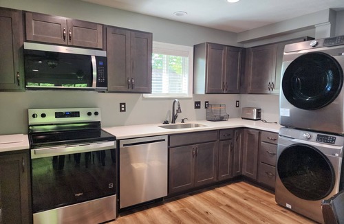 Brownsburg House | 3-bedroom house in Town of Brownsburg. Close to Shopping, Restaurants, Parks.