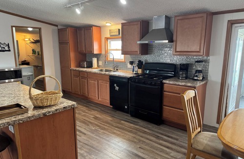 Northwest House | 3-bedroom lake house in peaceful Montpelier with AC, WiFi. Enjoy your stay