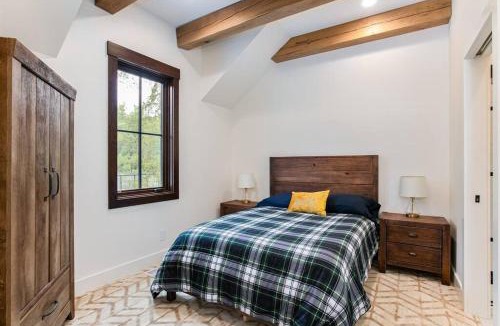 Georgetown House | 3 BR 2 BA Loft at Fr. Sorin's w/Paddle Tennis