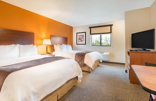 Wixom Hotel | 3 Home-Like Rooms w/Full Kitchen Perfect Owners - Enjoy Paradise Park!