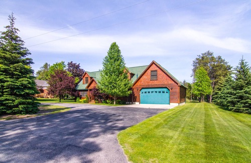 Thompsonville House | 3 level Executive Home in the Village of Crystal Mountain Resort