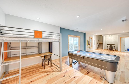 South Haven House | 3 Mi to Dtwn: Family-Friendly Home in South Haven!