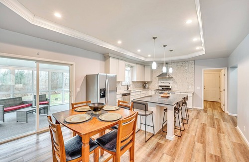 South Haven Cottage | 3 Mi to Dtwn: Family-friendly Home in South Haven!
