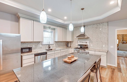 South Haven Cottage | 3 Mi to Dtwn: Family-friendly Home in South Haven!