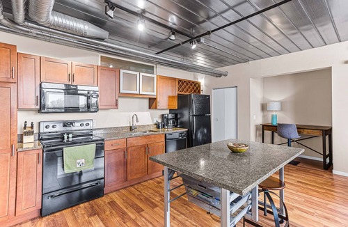 Old West Side Apartment | 3 Modern 2BR Apts Near Kerrytown w Parking & Gym