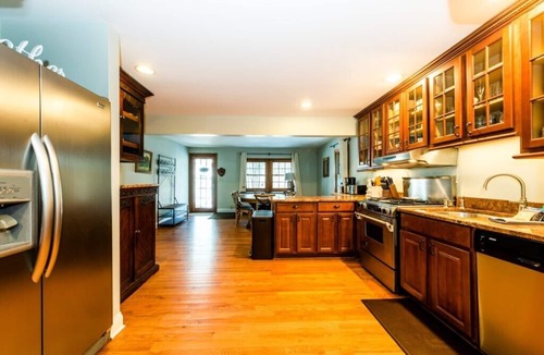 Harbert Cottage | (3 Nt Min!) Harbert Home With Hot Tub & Close To Beach!