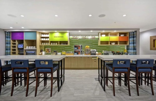 Alpine Center Hotel | 3 Pet-Friendly Suite with Kitchenette + Free Parking near Downtown Grand Rapids