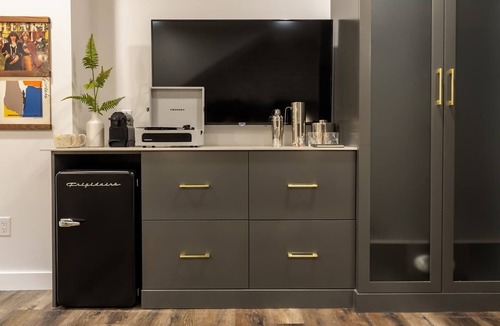 Downtown Apartment | 3 Private King Suites - The Finnley Hotel