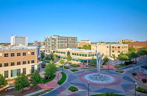 Nelson Hotel | 3-Star Hotel ∙ Delta Hotels by Marriott Muskegon Convention Center