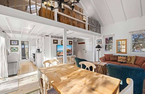 Three Oaks Cabin | 33 Acre Berrywood Farm, 3 Home Retreat with Pool