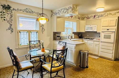 Ducktown Apartment | 3BR Vintage Apt Patio Walk to McKinley Park