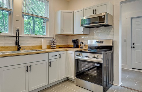 Mapleton/Fall Creek House | 4 Mi to Dtwn! 5,180-Sq-Ft Escape in Indianapolis