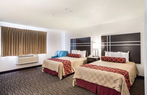 Charlotte Hotel | 4 Units | Charlotte Stay | Free Breakfast | Near Downtown Attractions